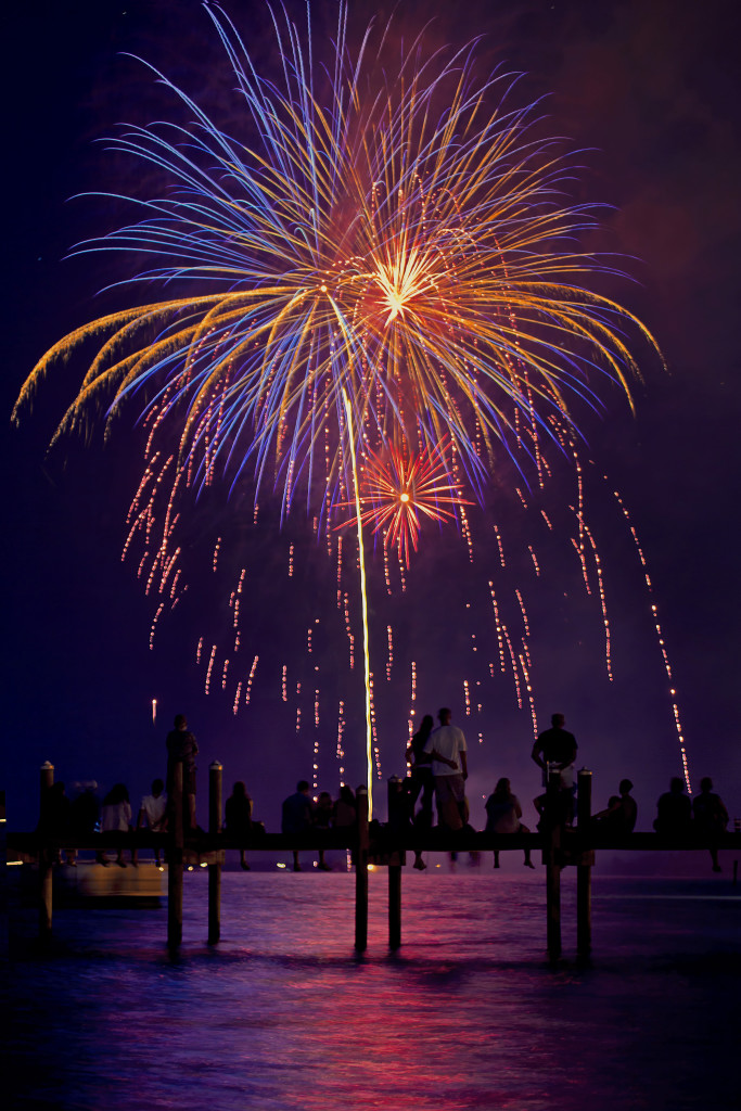 A164-sebastian-fireworks-fourth-july-dislpay-over-intracoastal-waterway-florida