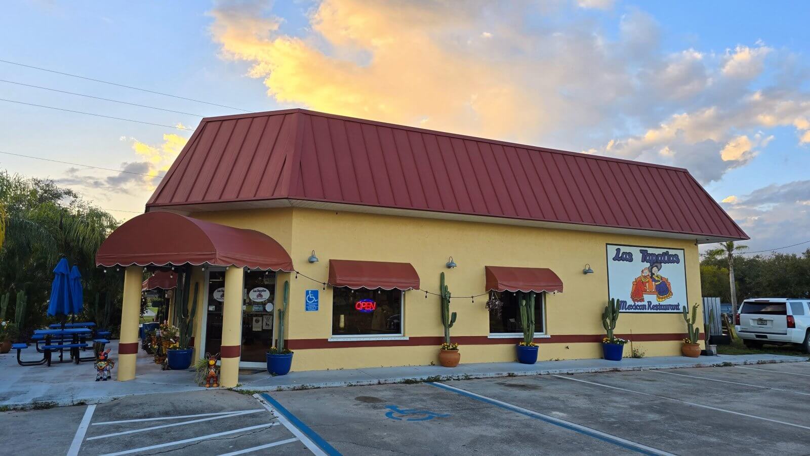 Las Tapatias Mexican Restaurant